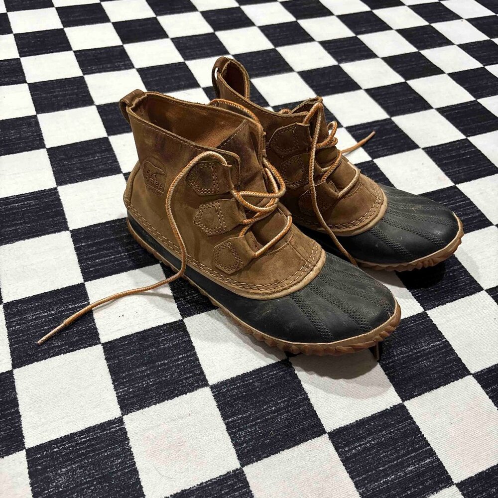 Sorel Women's Out N About Leather Booties